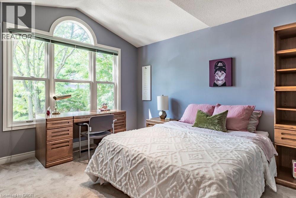 223 Briar Hill Crescent, Ancaster, ON - Indoor Photo Showing Bedroom