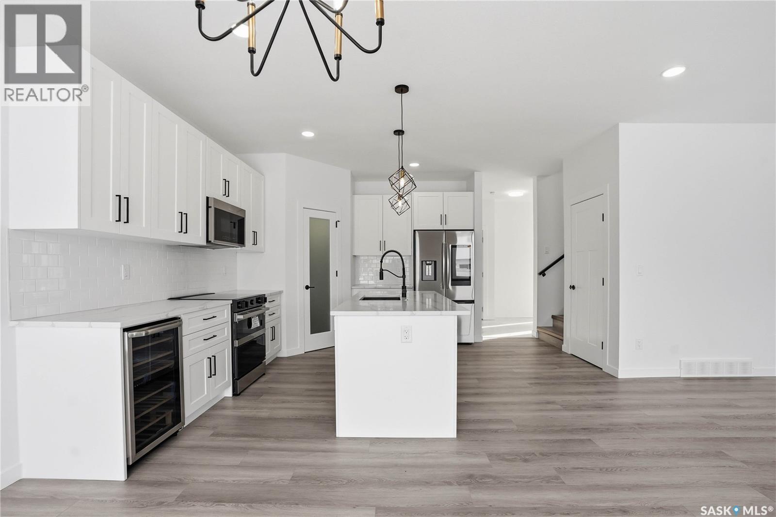 139 Sharma Lane, Saskatoon, SK - Indoor Photo Showing Kitchen With Upgraded Kitchen