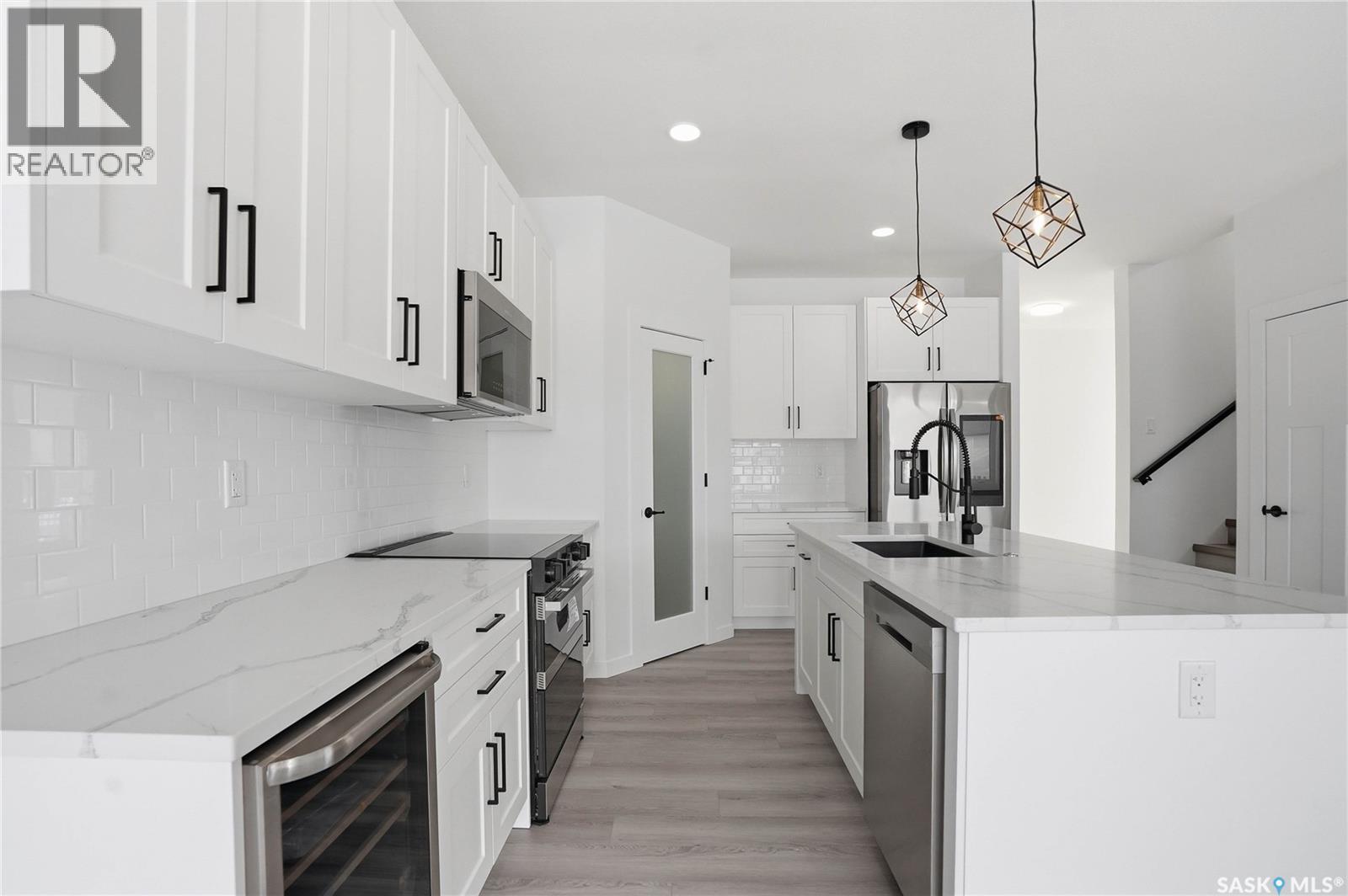139 Sharma Lane, Saskatoon, SK - Indoor Photo Showing Kitchen With Upgraded Kitchen