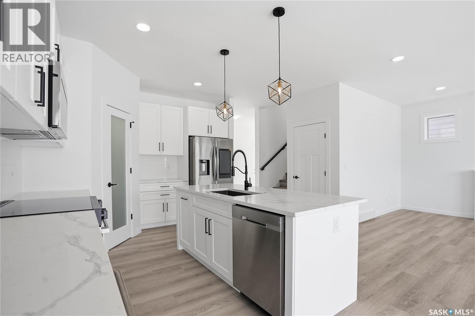 139 Sharma Lane, Saskatoon, SK - Indoor Photo Showing Kitchen With Upgraded Kitchen