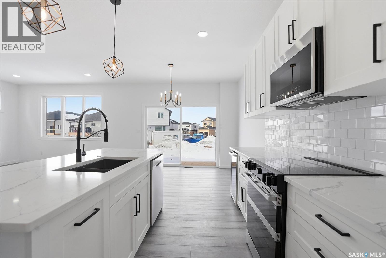 139 Sharma Lane, Saskatoon, SK - Indoor Photo Showing Kitchen With Double Sink With Upgraded Kitchen