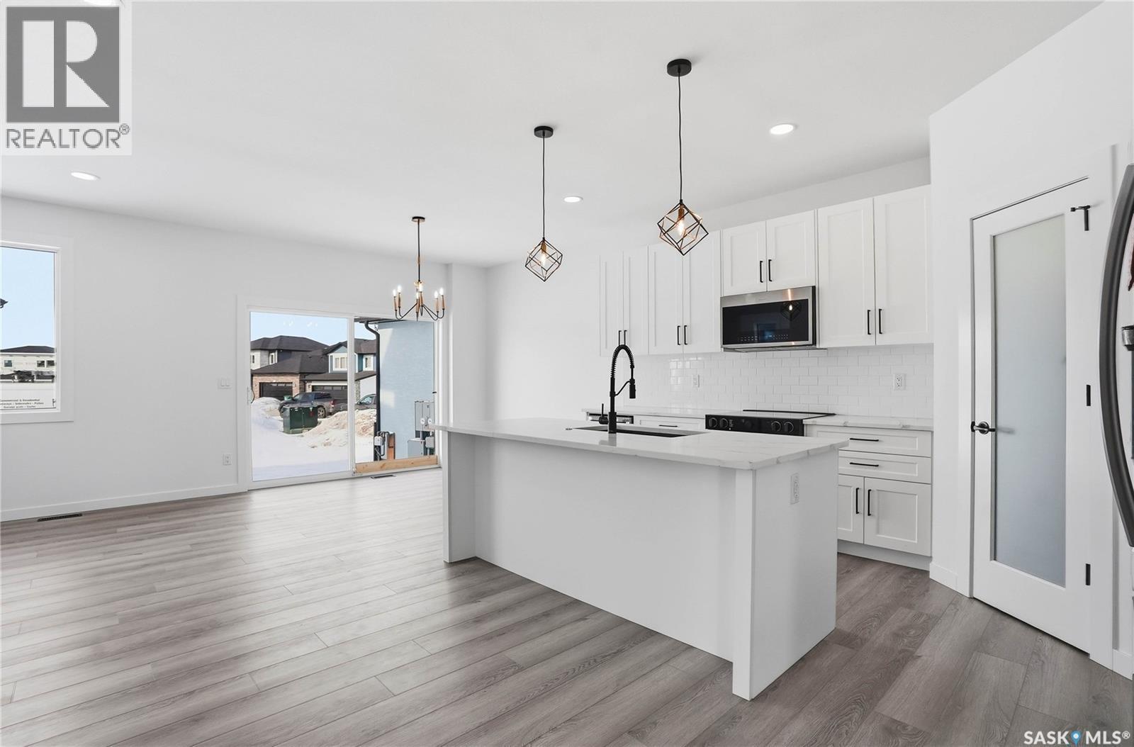 139 Sharma Lane, Saskatoon, SK - Indoor Photo Showing Kitchen With Upgraded Kitchen