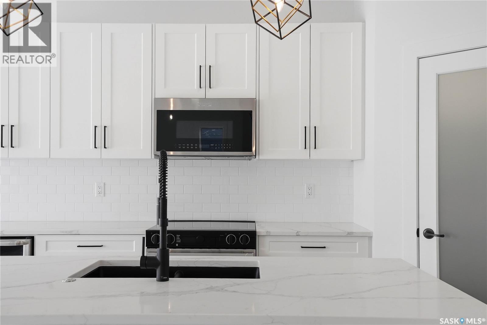 139 Sharma Lane, Saskatoon, SK - Indoor Photo Showing Kitchen