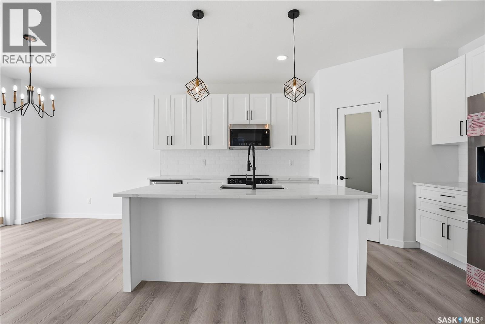 139 Sharma Lane, Saskatoon, SK - Indoor Photo Showing Kitchen With Upgraded Kitchen