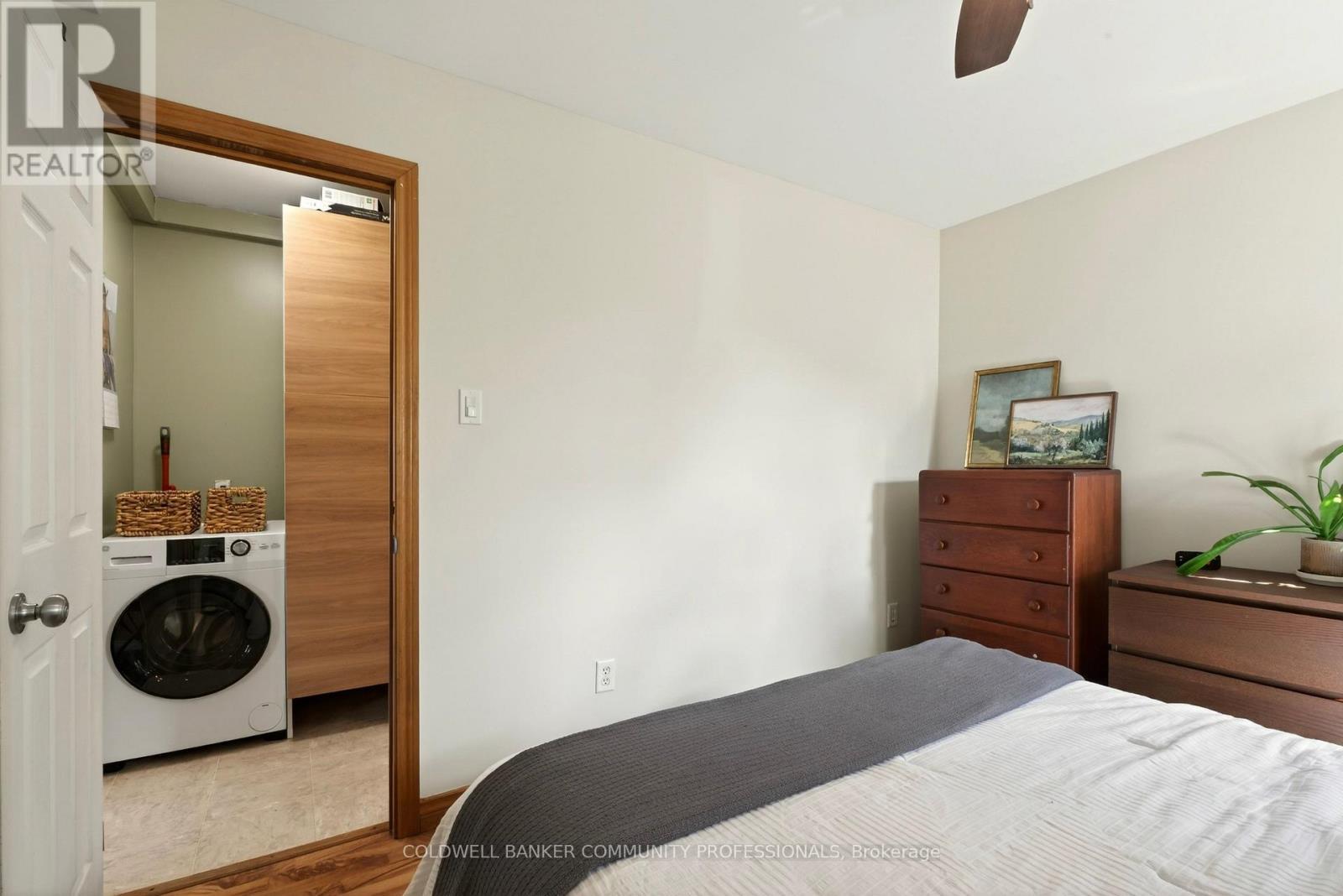 364 Tragina Avenue N, Hamilton, ON - Indoor Photo Showing Bedroom