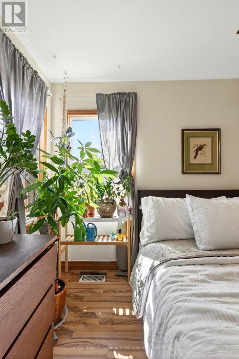 364 Tragina Avenue N, Hamilton, ON - Indoor Photo Showing Bedroom