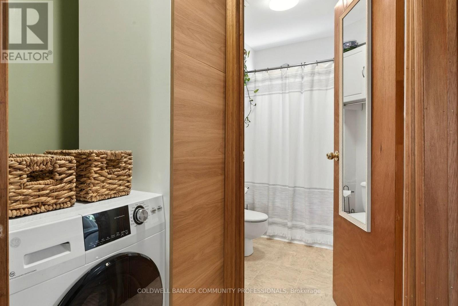 364 Tragina Avenue N, Hamilton, ON - Indoor Photo Showing Laundry Room