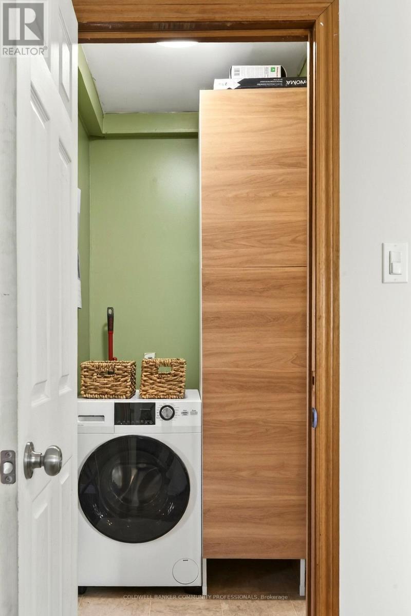 364 Tragina Avenue N, Hamilton, ON - Indoor Photo Showing Laundry Room