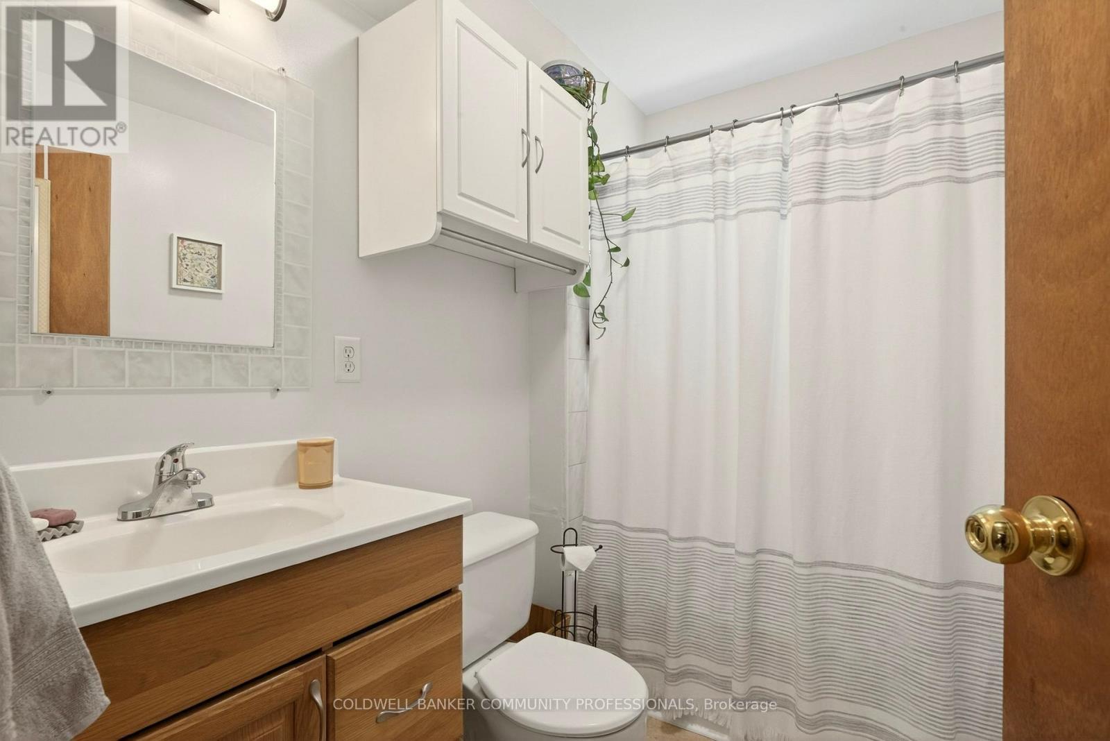 364 Tragina Avenue N, Hamilton, ON - Indoor Photo Showing Bathroom