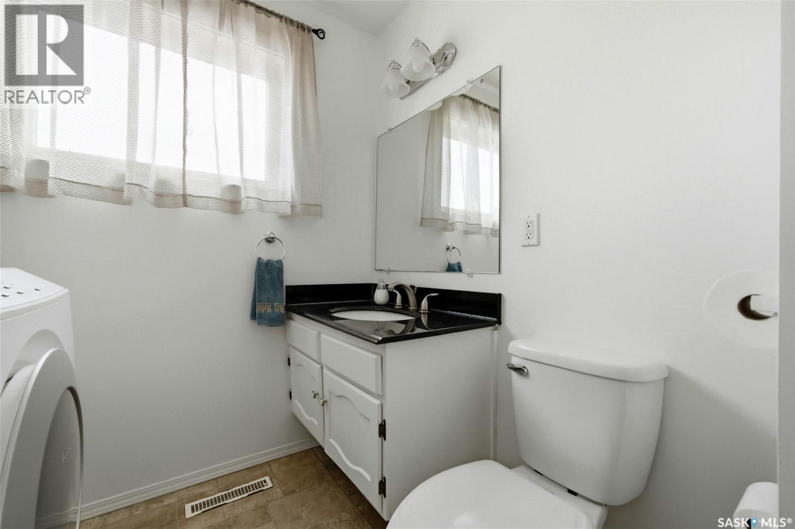 166 Deergrove Crescent, Regina, SK - Indoor Photo Showing Bathroom