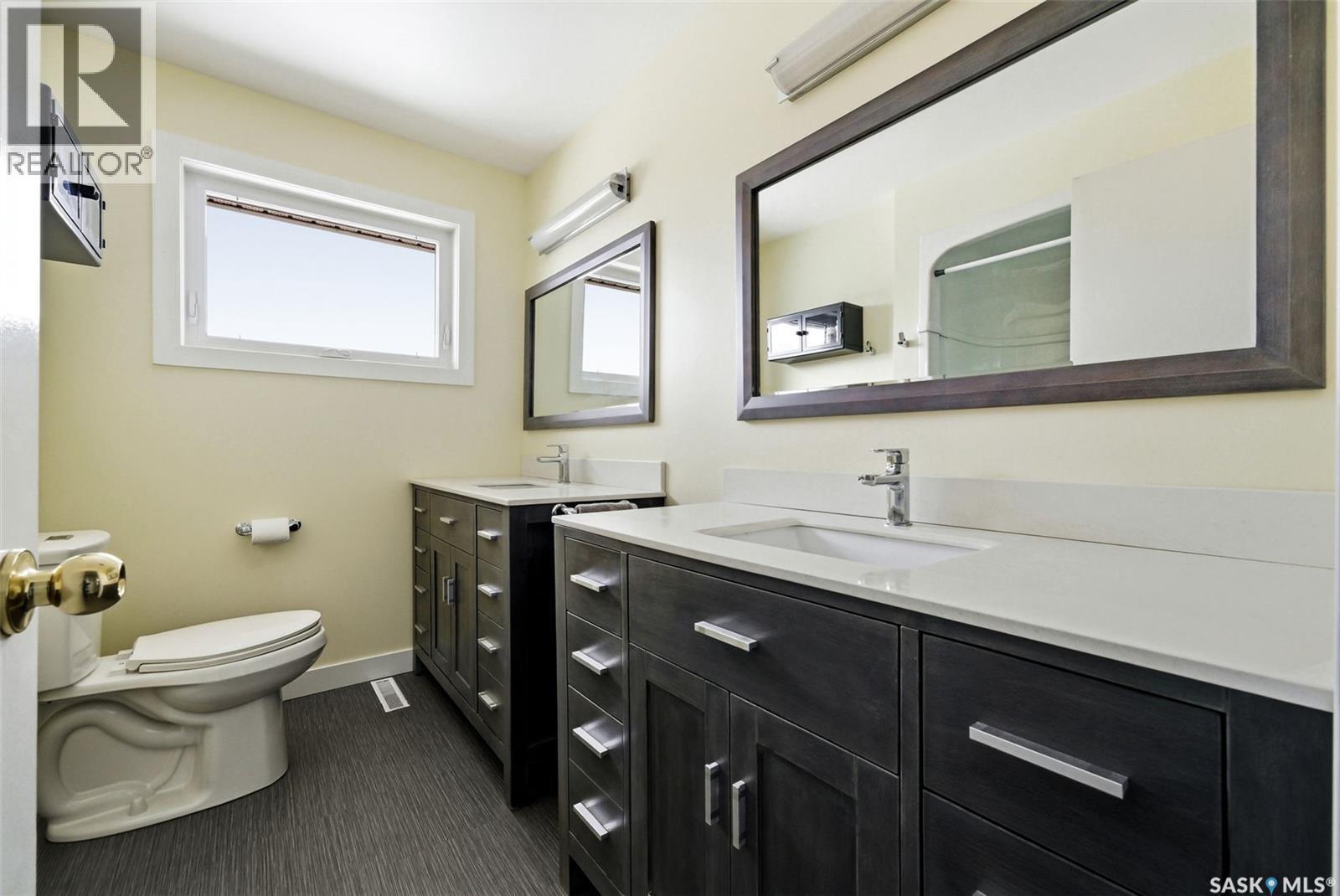 166 Deergrove Crescent, Regina, SK - Indoor Photo Showing Bathroom