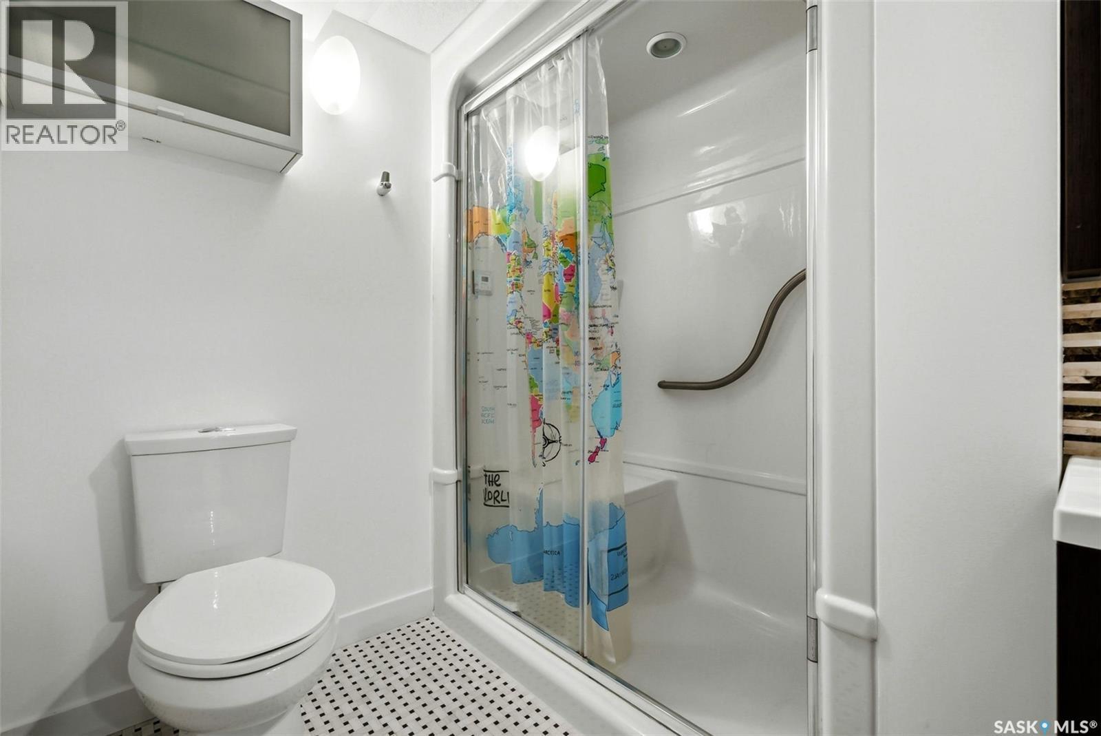166 Deergrove Crescent, Regina, SK - Indoor Photo Showing Bathroom
