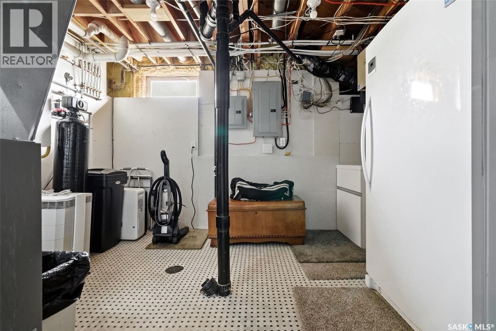 166 Deergrove Crescent, Regina, SK - Indoor Photo Showing Basement