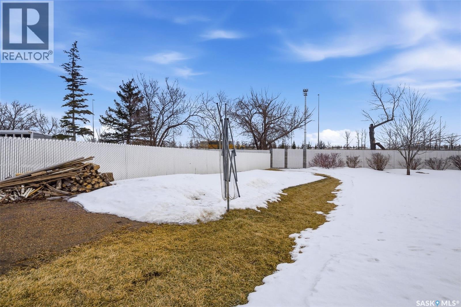 166 Deergrove Crescent, Regina, SK - Outdoor