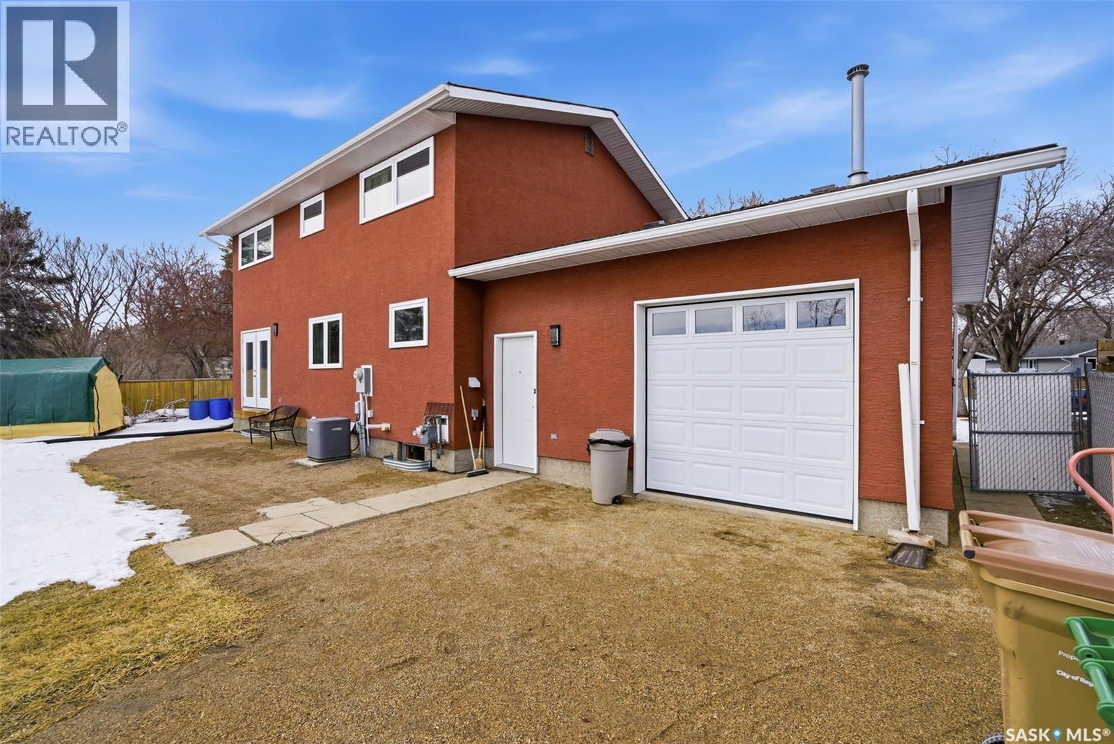 166 Deergrove Crescent, Regina, SK - Outdoor With Exterior