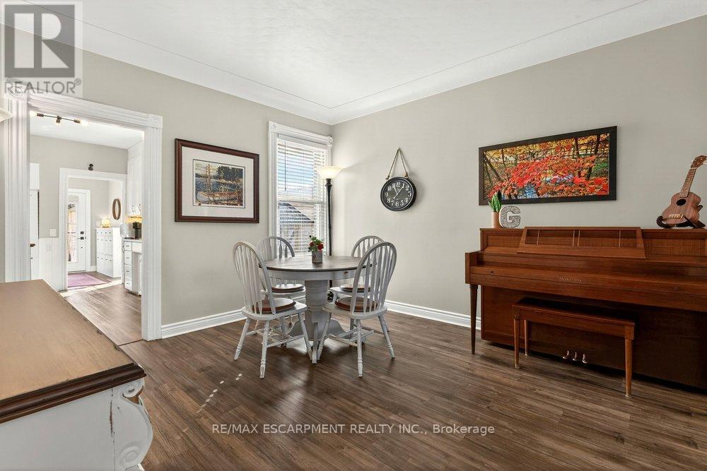 13 Richmond Street, Hamilton, ON - Indoor Photo Showing Dining Room