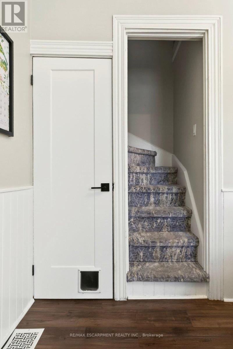 13 Richmond Street, Hamilton, ON - Indoor Photo Showing Other Room