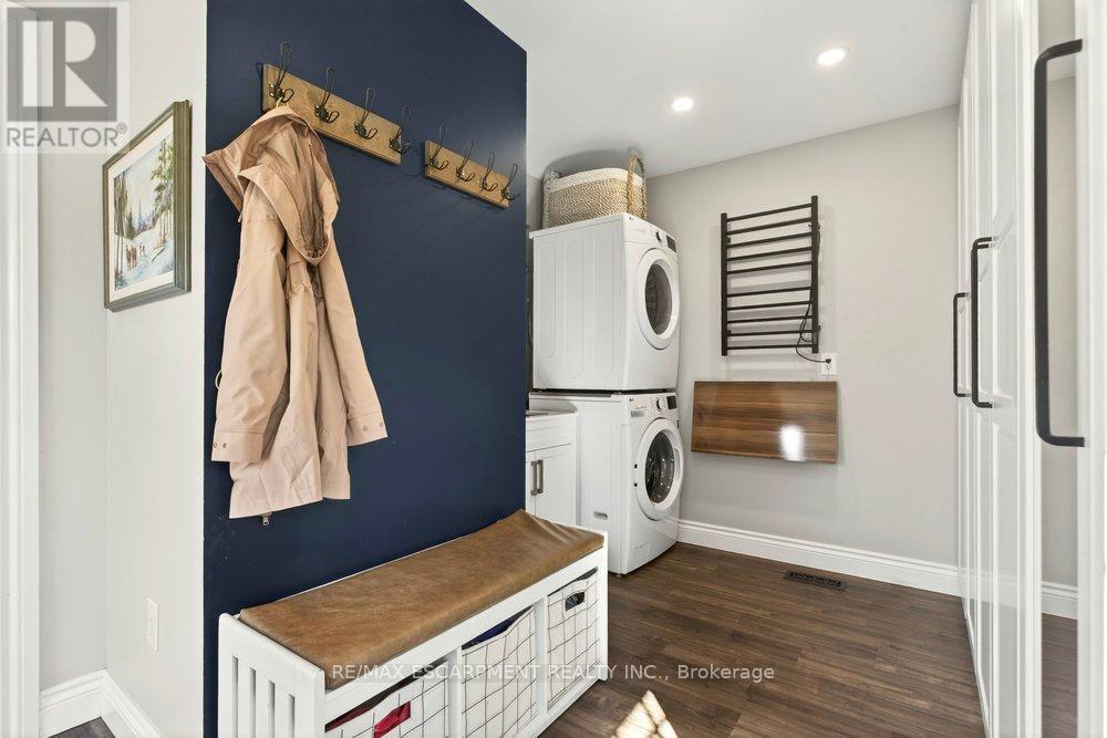 13 Richmond Street, Hamilton, ON - Indoor Photo Showing Laundry Room