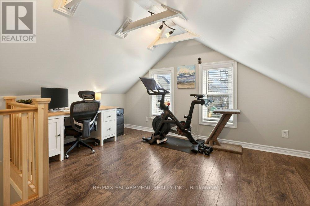 13 Richmond Street, Hamilton, ON - Indoor Photo Showing Gym Room