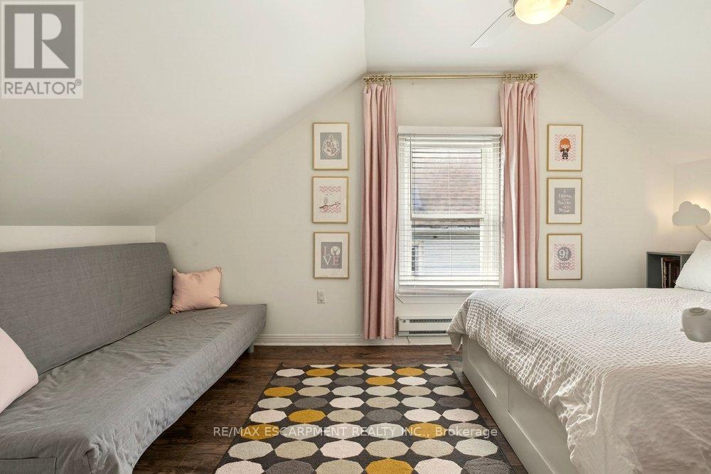 13 Richmond Street, Hamilton, ON - Indoor Photo Showing Bedroom