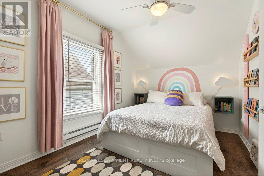 13 Richmond Street, Hamilton, ON - Indoor Photo Showing Bedroom