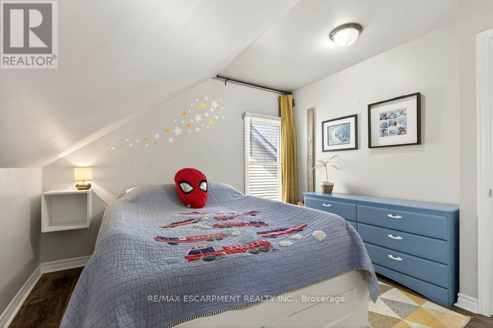 13 Richmond Street, Hamilton, ON - Indoor Photo Showing Bedroom