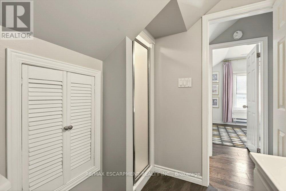 13 Richmond Street, Hamilton, ON - Indoor Photo Showing Other Room