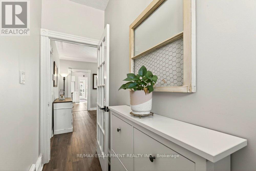 13 Richmond Street, Hamilton, ON - Indoor Photo Showing Other Room