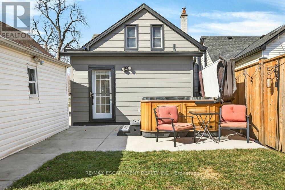 13 Richmond Street, Hamilton, ON - Outdoor With Exterior