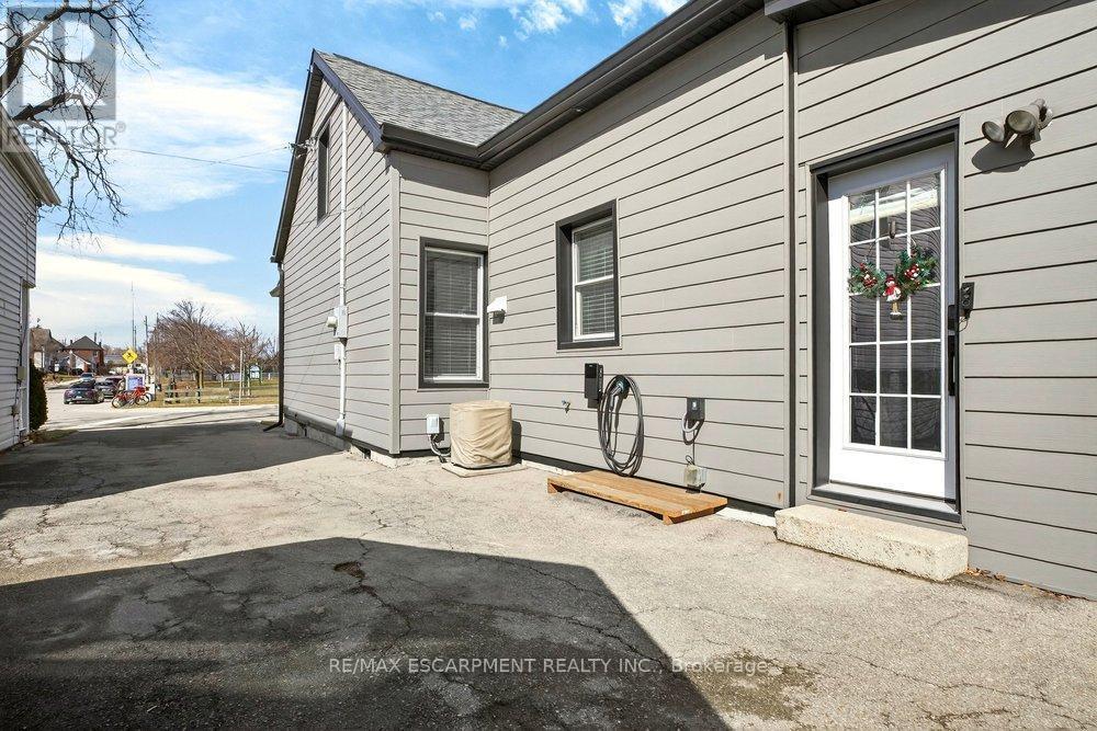 13 Richmond Street, Hamilton, ON - Outdoor With Exterior