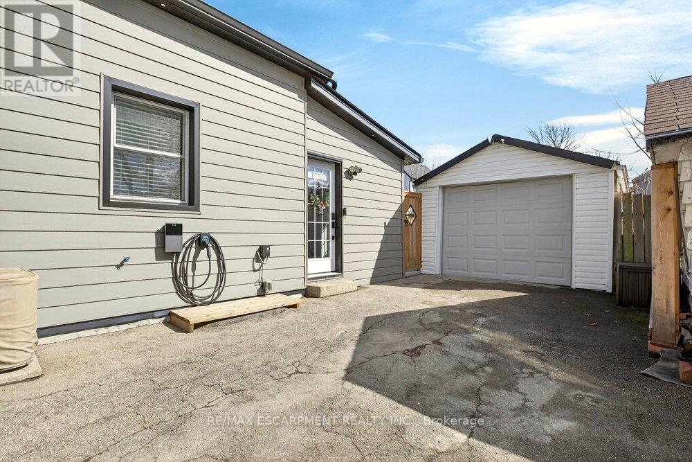 13 Richmond Street, Hamilton, ON - Outdoor With Exterior