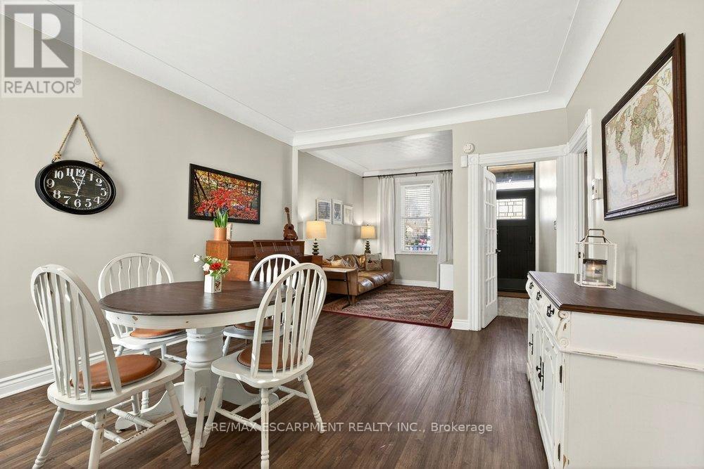 13 Richmond Street, Hamilton, ON - Indoor Photo Showing Dining Room