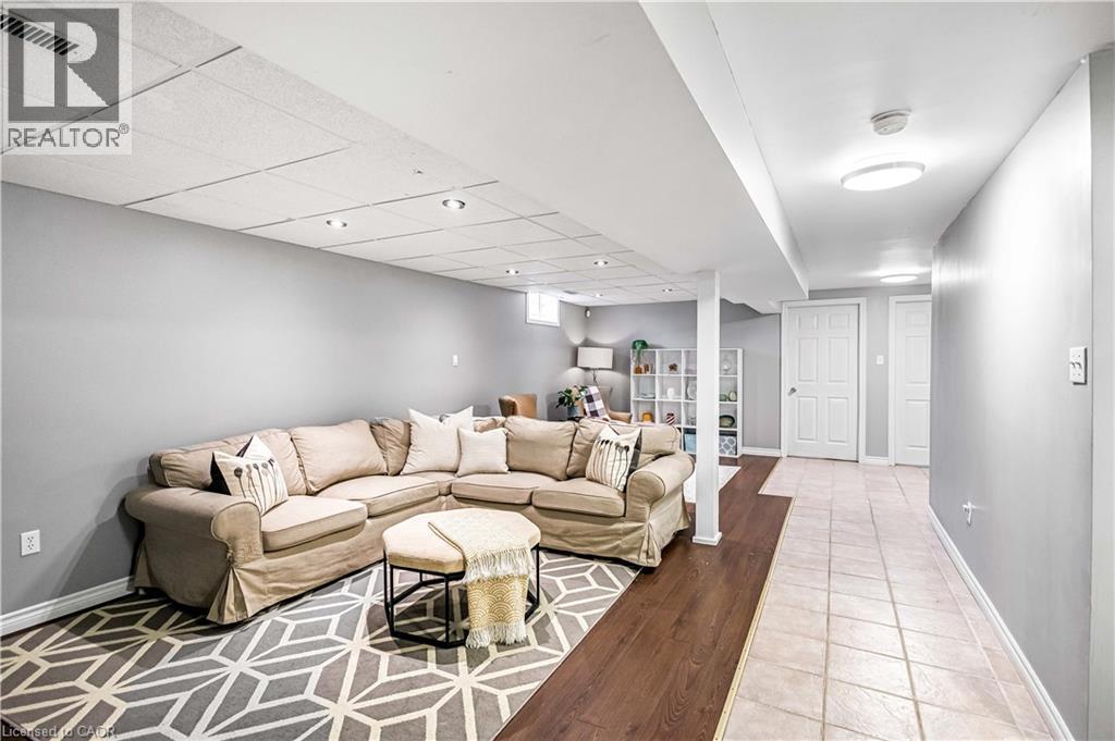 Living area with wood finished floors and baseboards - 65 Thistlemoor Drive, Caledonia, ON - Indoor Photo Showing Living Room