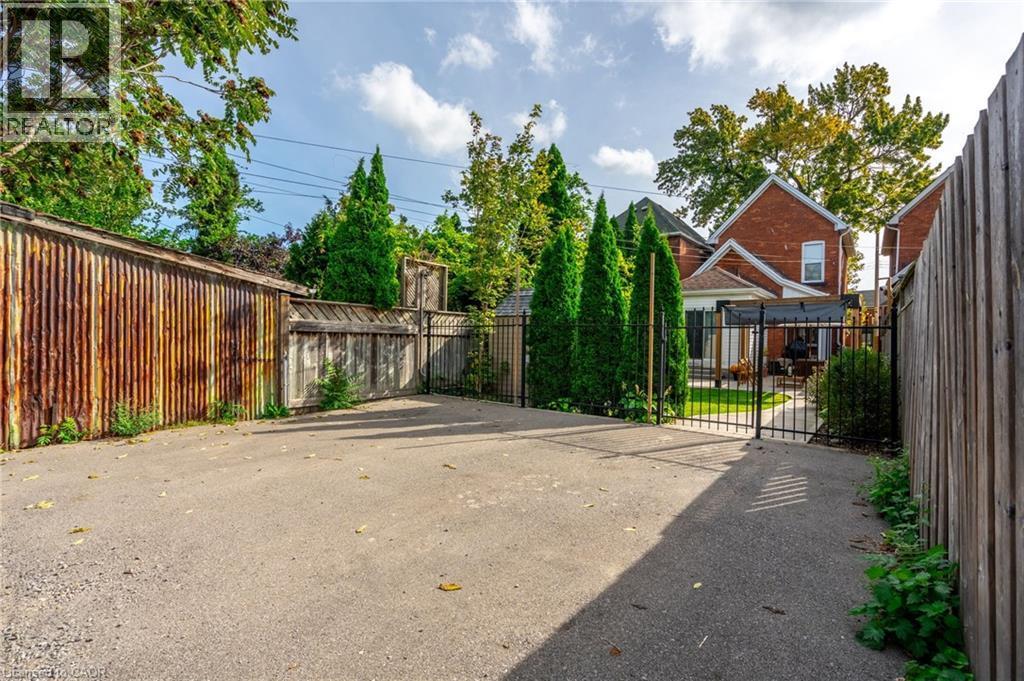 87 East Avenue N, Hamilton, ON - Outdoor