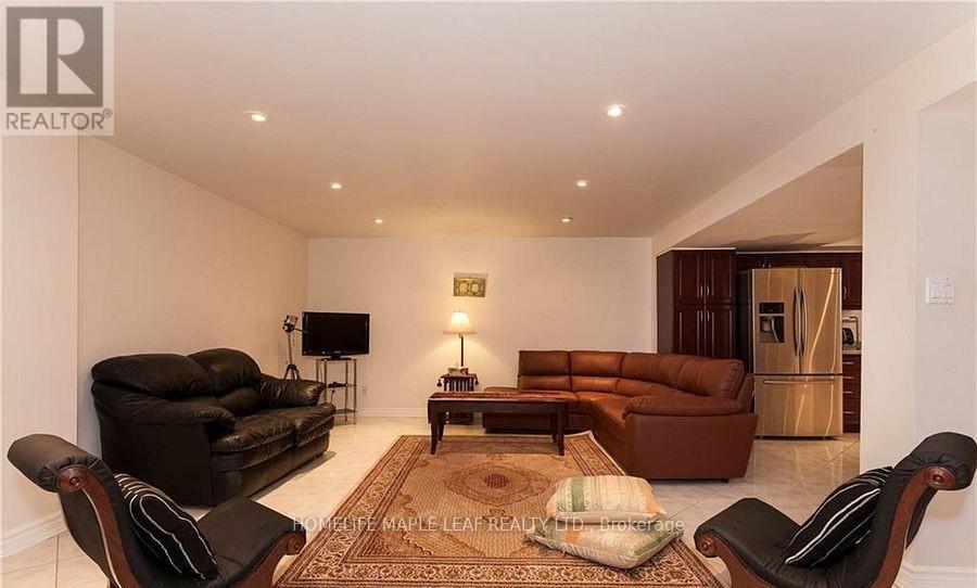 694 Gypsy Fly Crescent, Mississauga, ON - Indoor Photo Showing Living Room