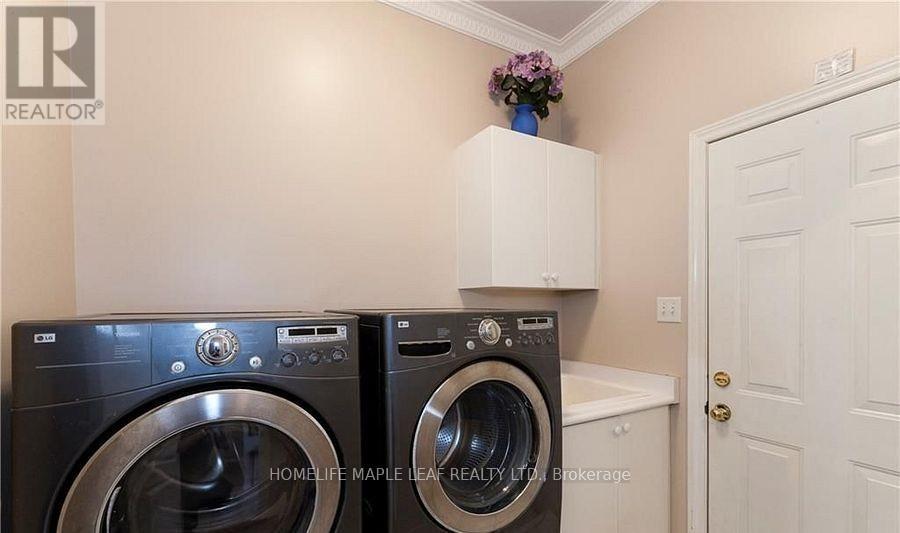694 Gypsy Fly Crescent, Mississauga, ON - Indoor Photo Showing Laundry Room