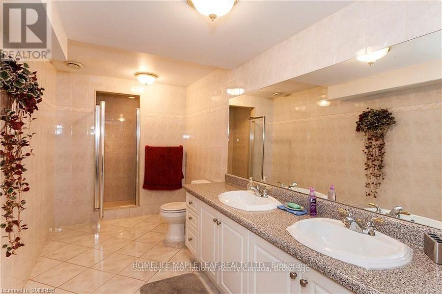 694 Gypsy Fly Crescent, Mississauga, ON - Indoor Photo Showing Bathroom