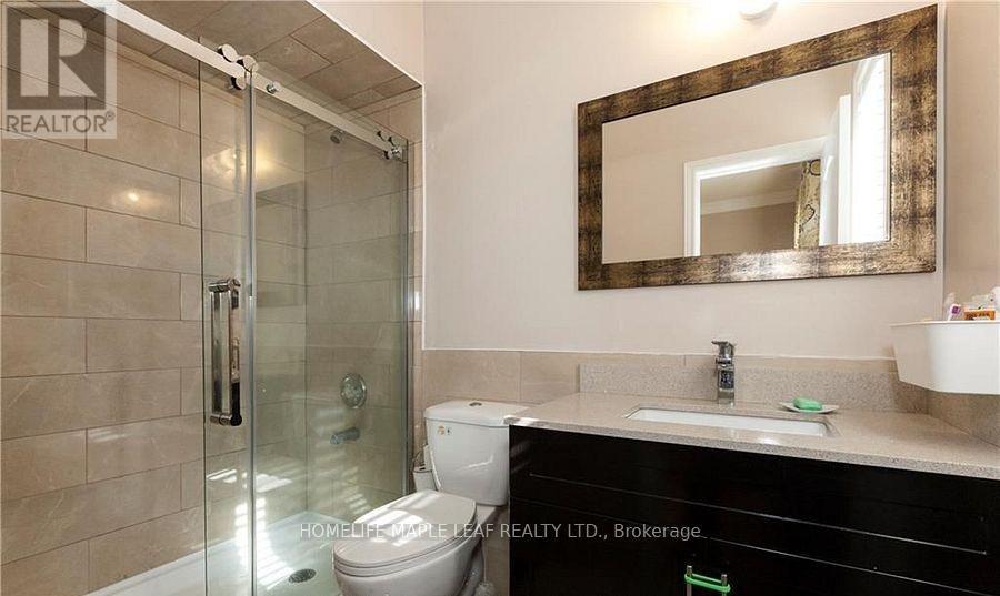 694 Gypsy Fly Crescent, Mississauga, ON - Indoor Photo Showing Bathroom