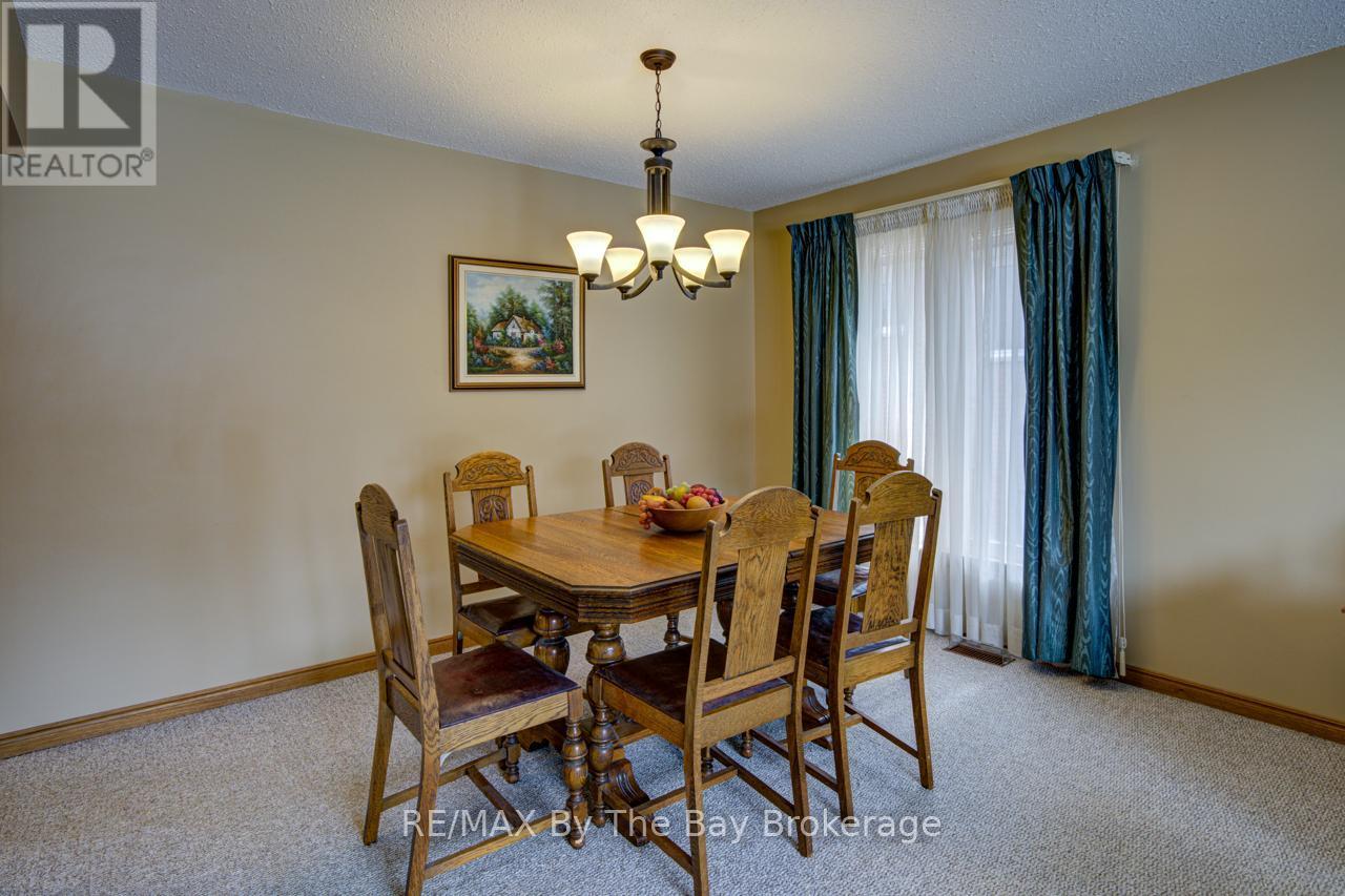 229 Datas Drive E, Clearview (Stayner), ON - Indoor Photo Showing Dining Room