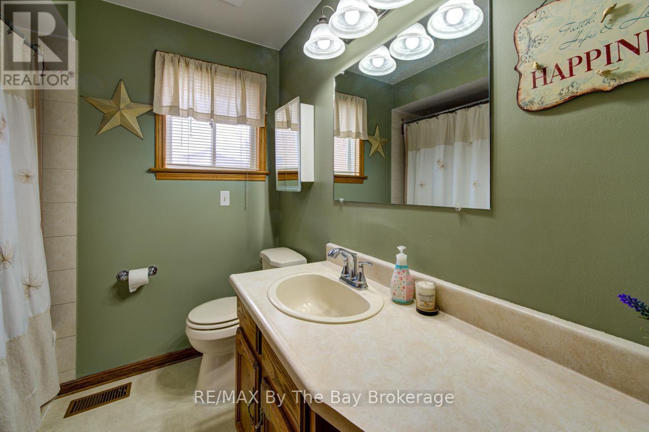 229 Datas Drive E, Clearview (Stayner), ON - Indoor Photo Showing Bathroom