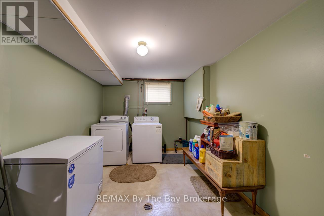 229 Datas Drive E, Clearview (Stayner), ON - Indoor Photo Showing Laundry Room