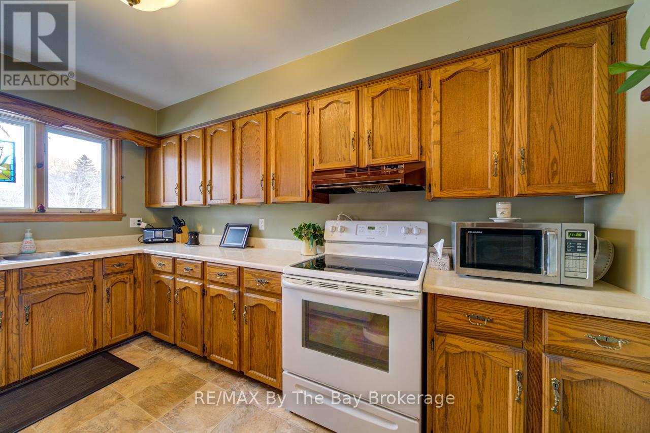229 Datas Drive E, Clearview (Stayner), ON - Indoor Photo Showing Kitchen