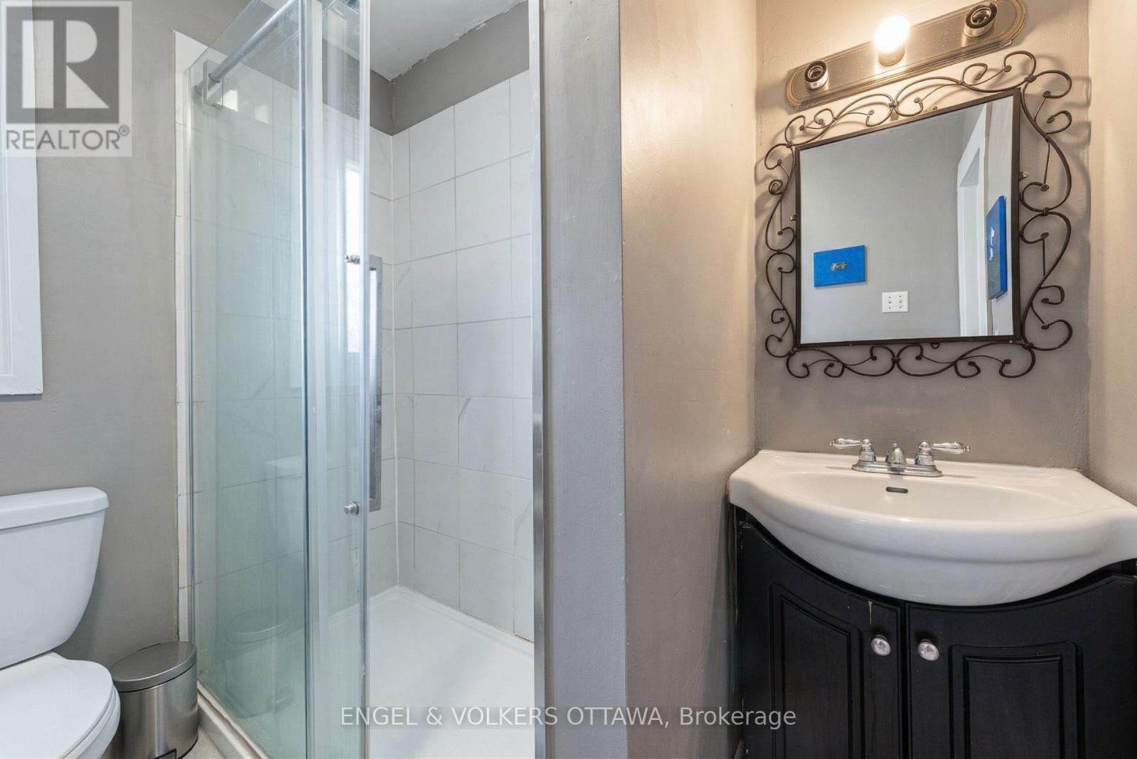 176 Arlington Avenue, Ottawa, ON - Indoor Photo Showing Bathroom