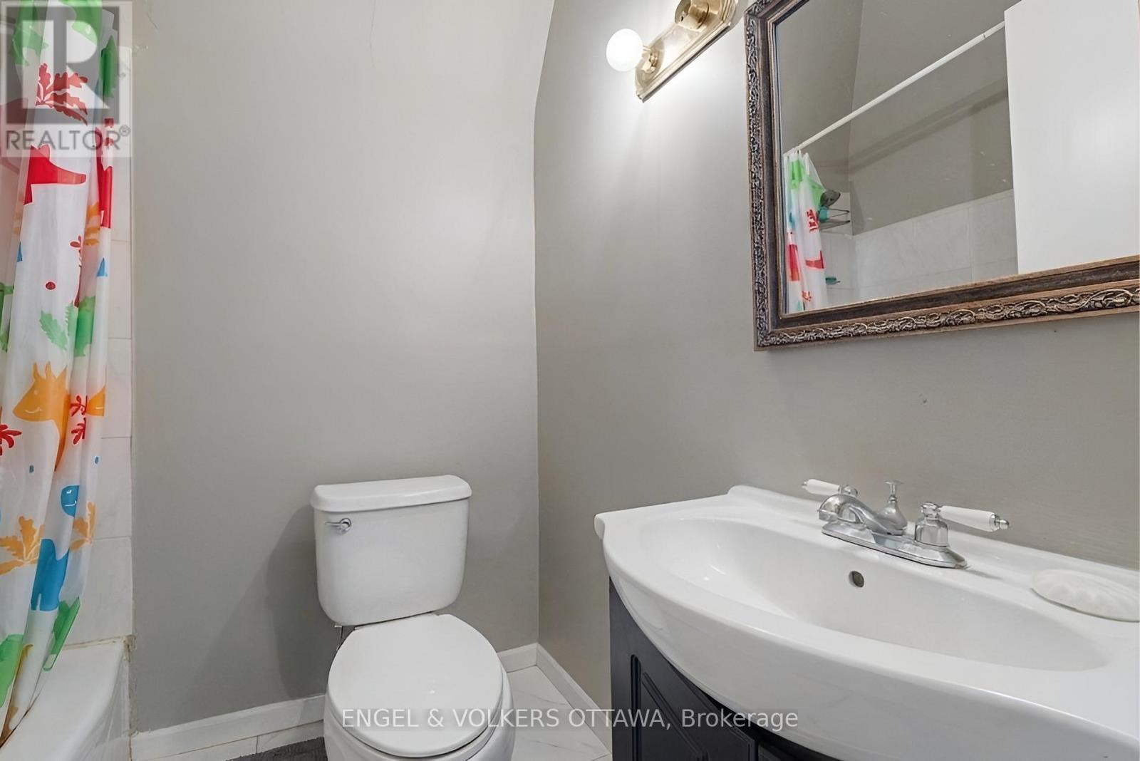 176 Arlington Avenue, Ottawa, ON - Indoor Photo Showing Bathroom