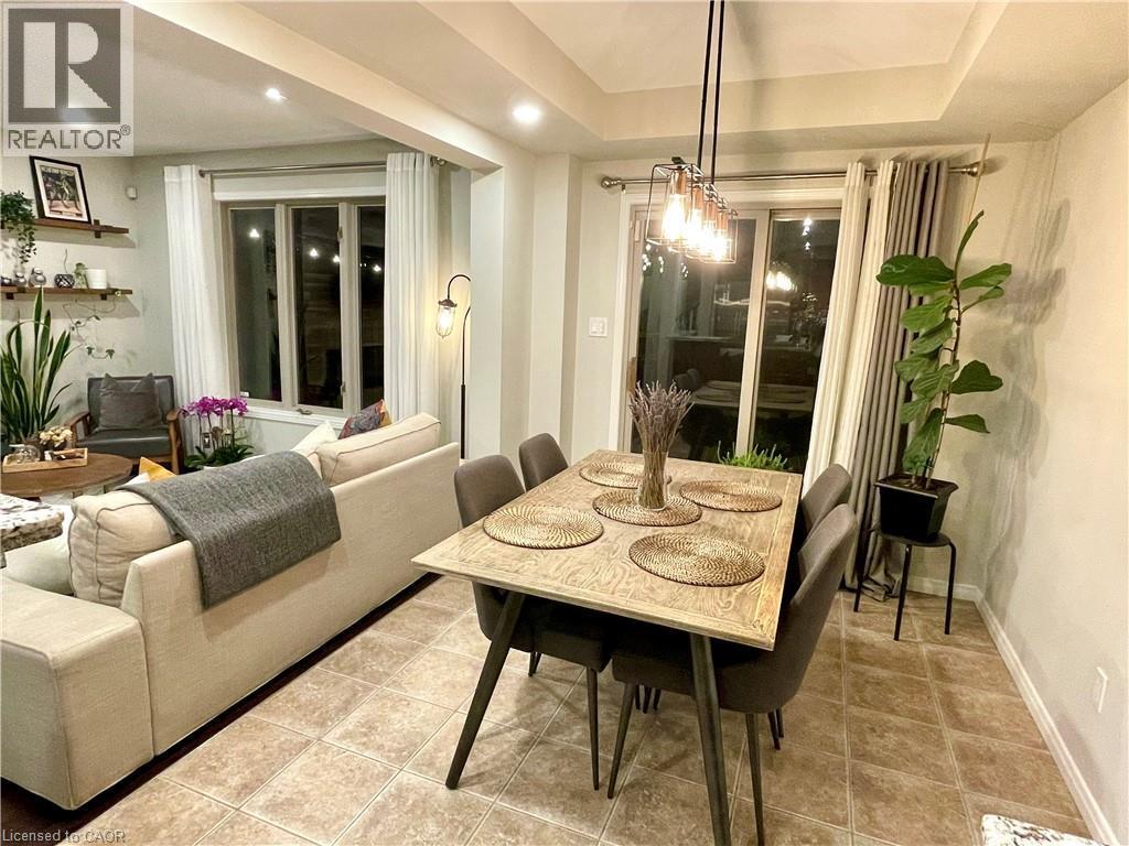 593 Southridge Drive, Hamilton, ON - Indoor Photo Showing Dining Room