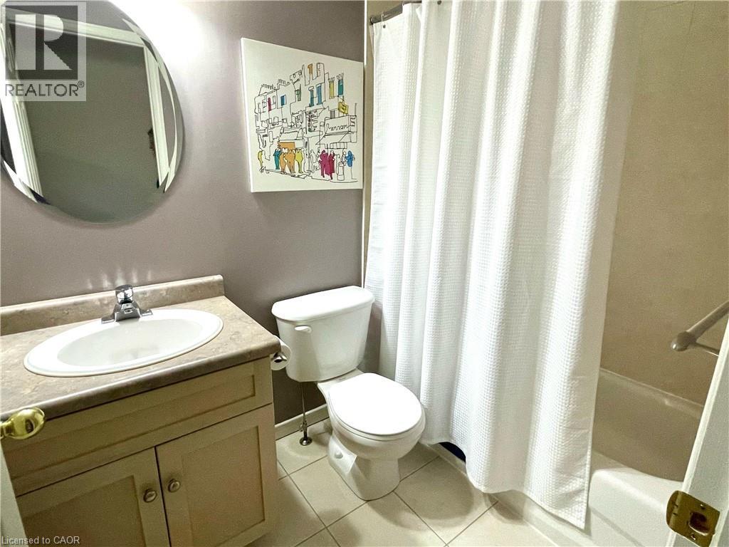 593 Southridge Drive, Hamilton, ON - Indoor Photo Showing Bathroom