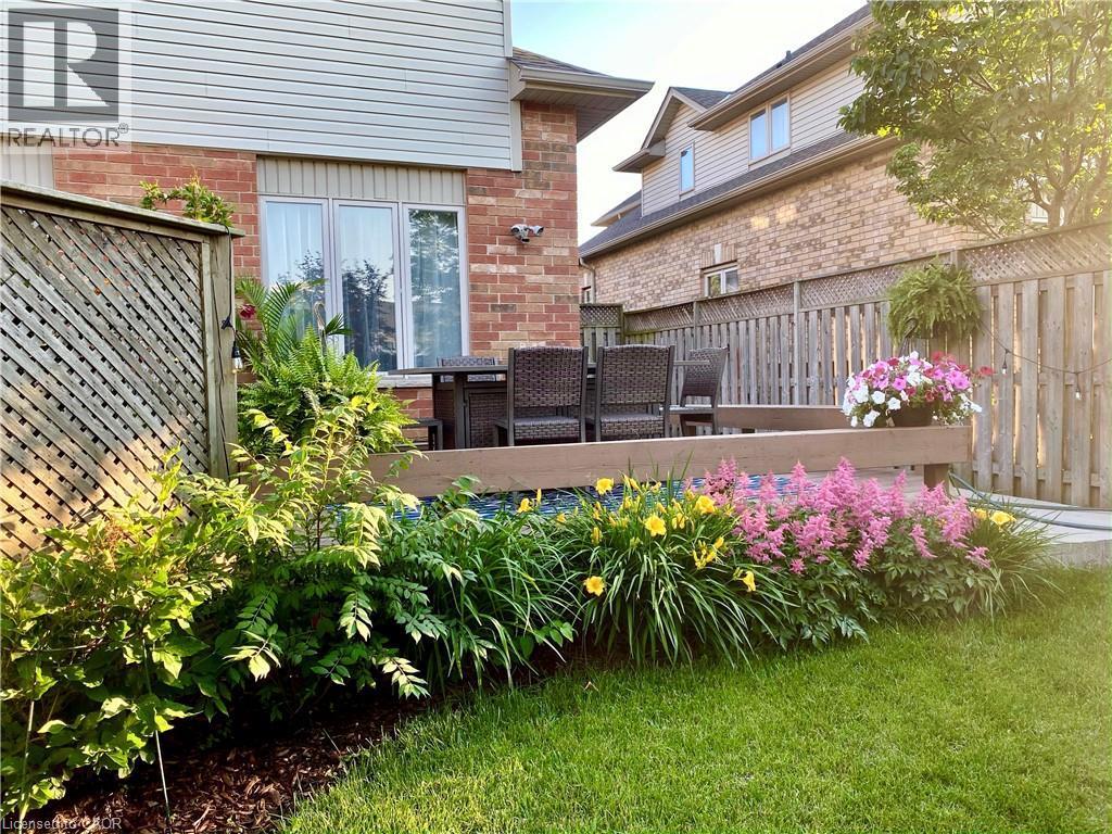 593 Southridge Drive, Hamilton, ON - Outdoor With Deck Patio Veranda