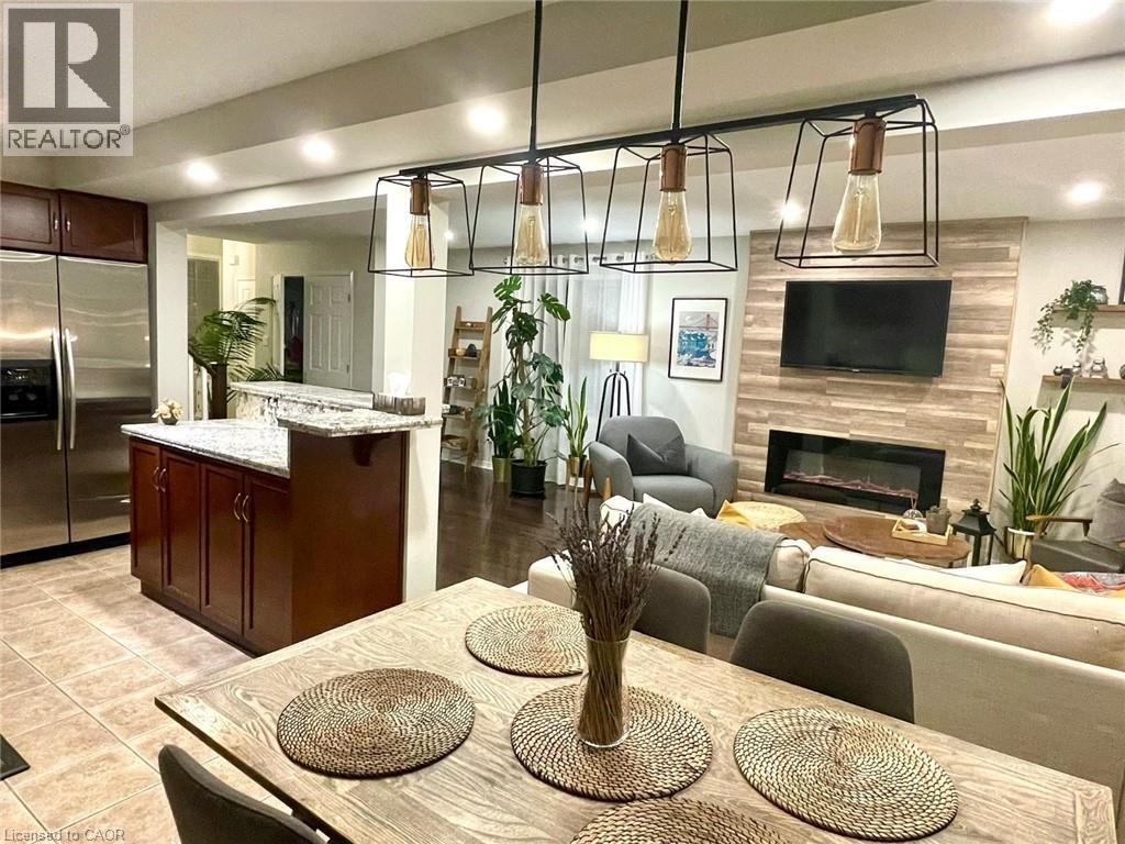 593 Southridge Drive, Hamilton, ON - Indoor With Fireplace