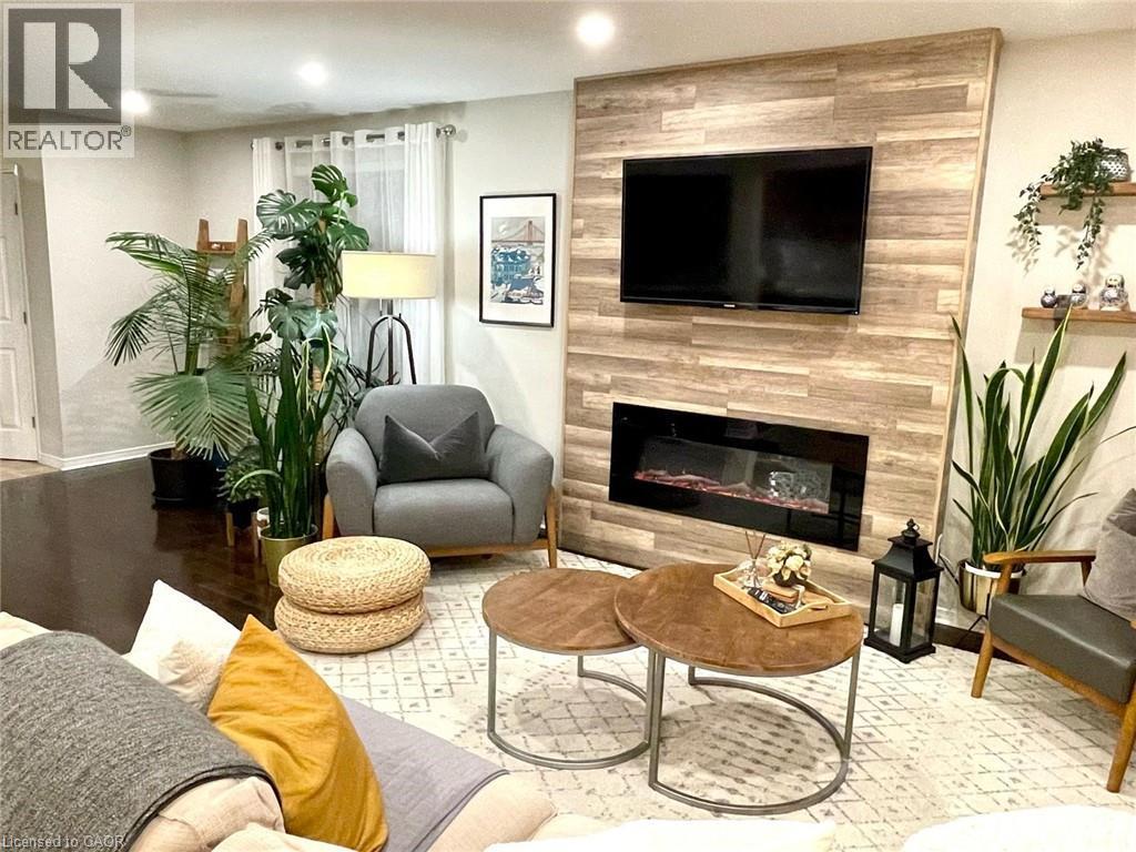 593 Southridge Drive, Hamilton, ON - Indoor Photo Showing Living Room With Fireplace