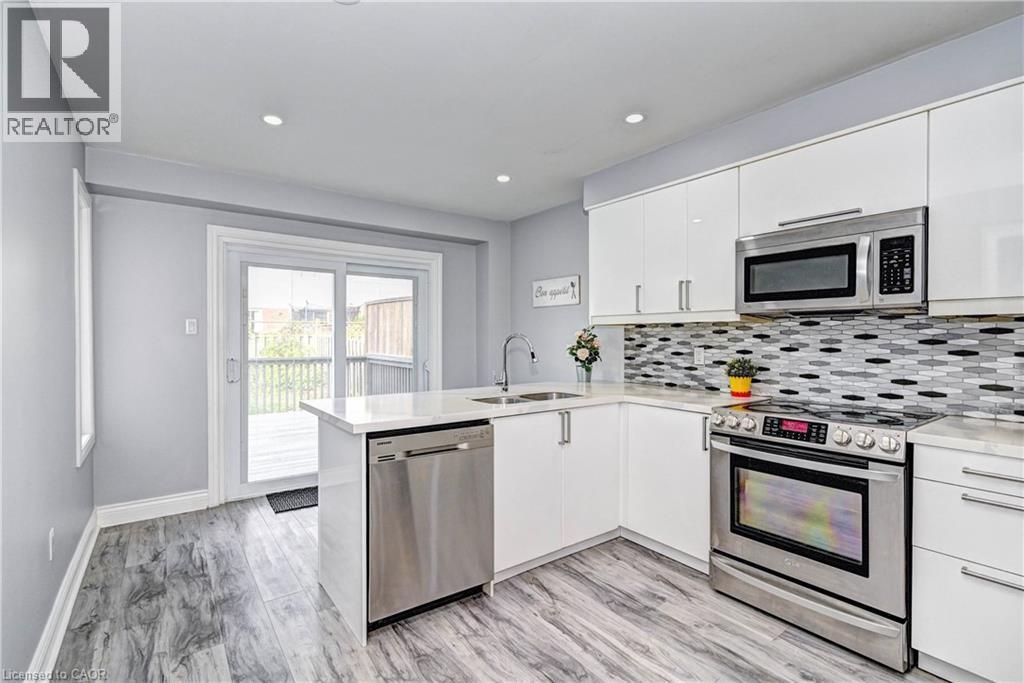 549 Burnett Avenue, Cambridge, ON - Indoor Photo Showing Kitchen With Double Sink With Upgraded Kitchen